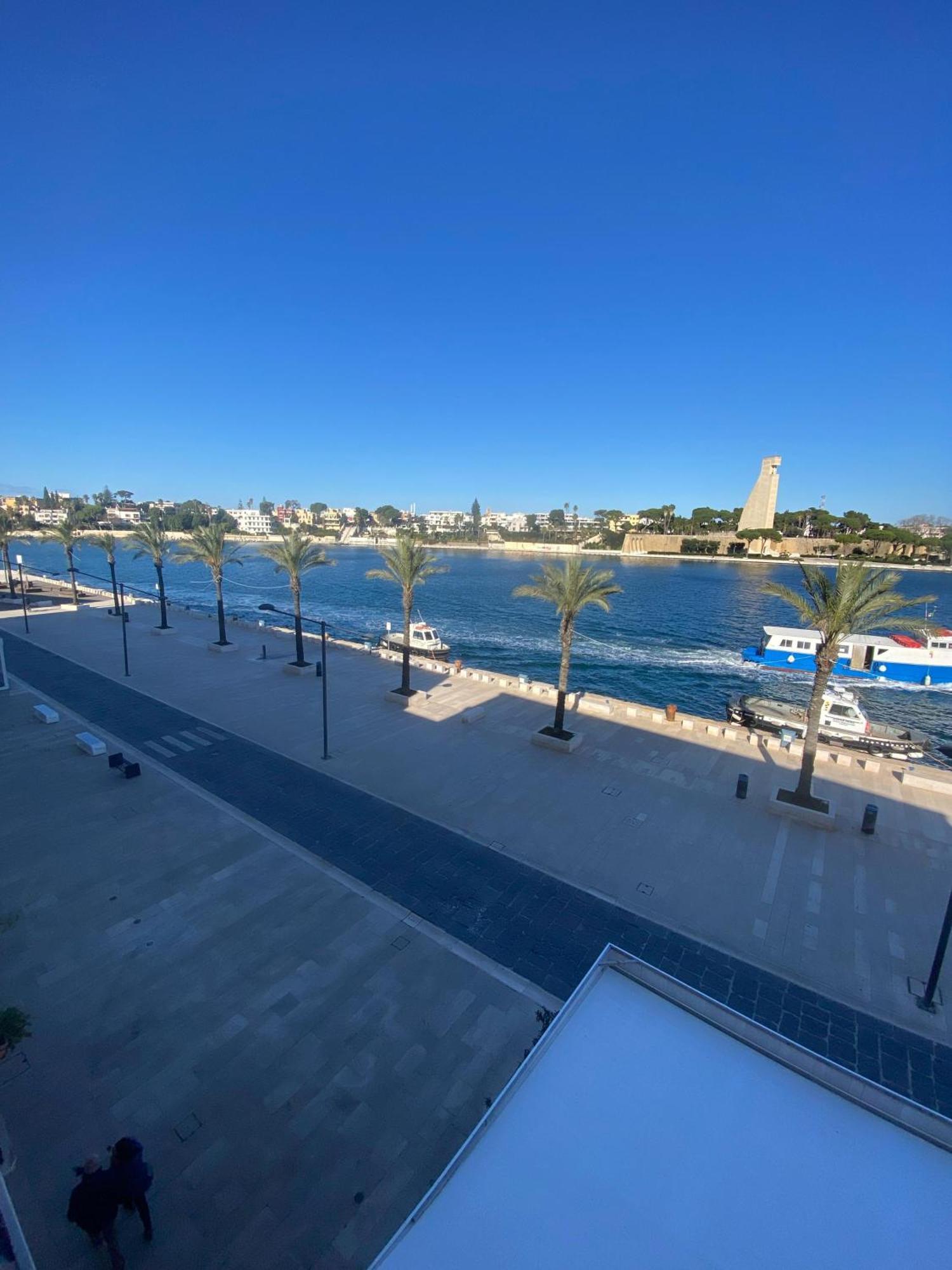 Regina Del Porto Apartment Brindisi Bagian luar foto
