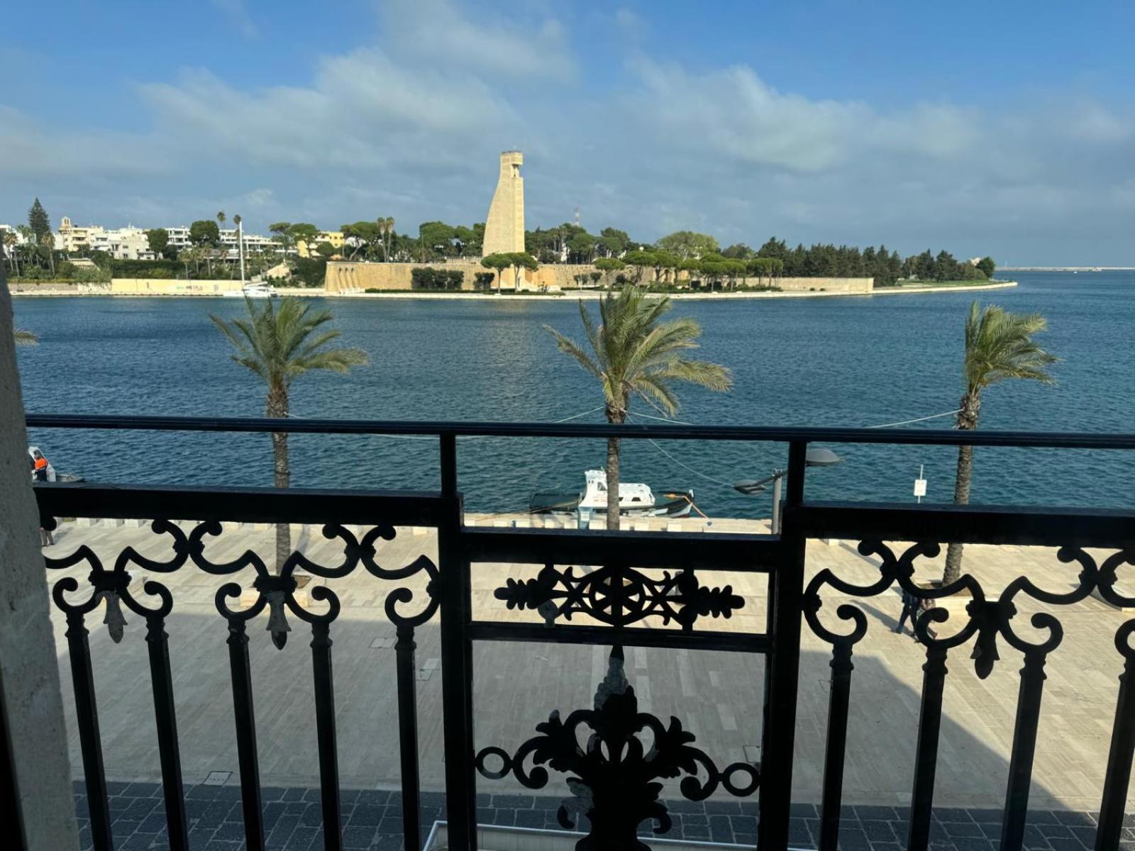 Regina Del Porto Apartment Brindisi Bagian luar foto
