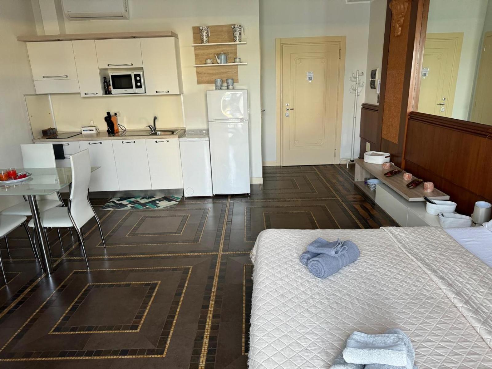 Regina Del Porto Apartment Brindisi Bagian luar foto