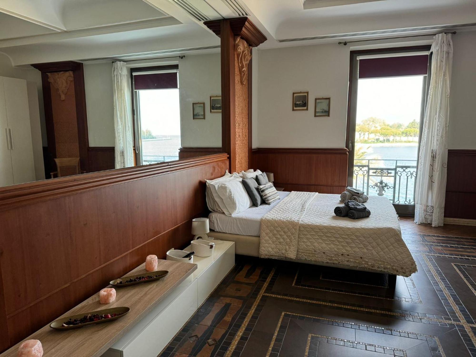 Regina Del Porto Apartment Brindisi Bagian luar foto