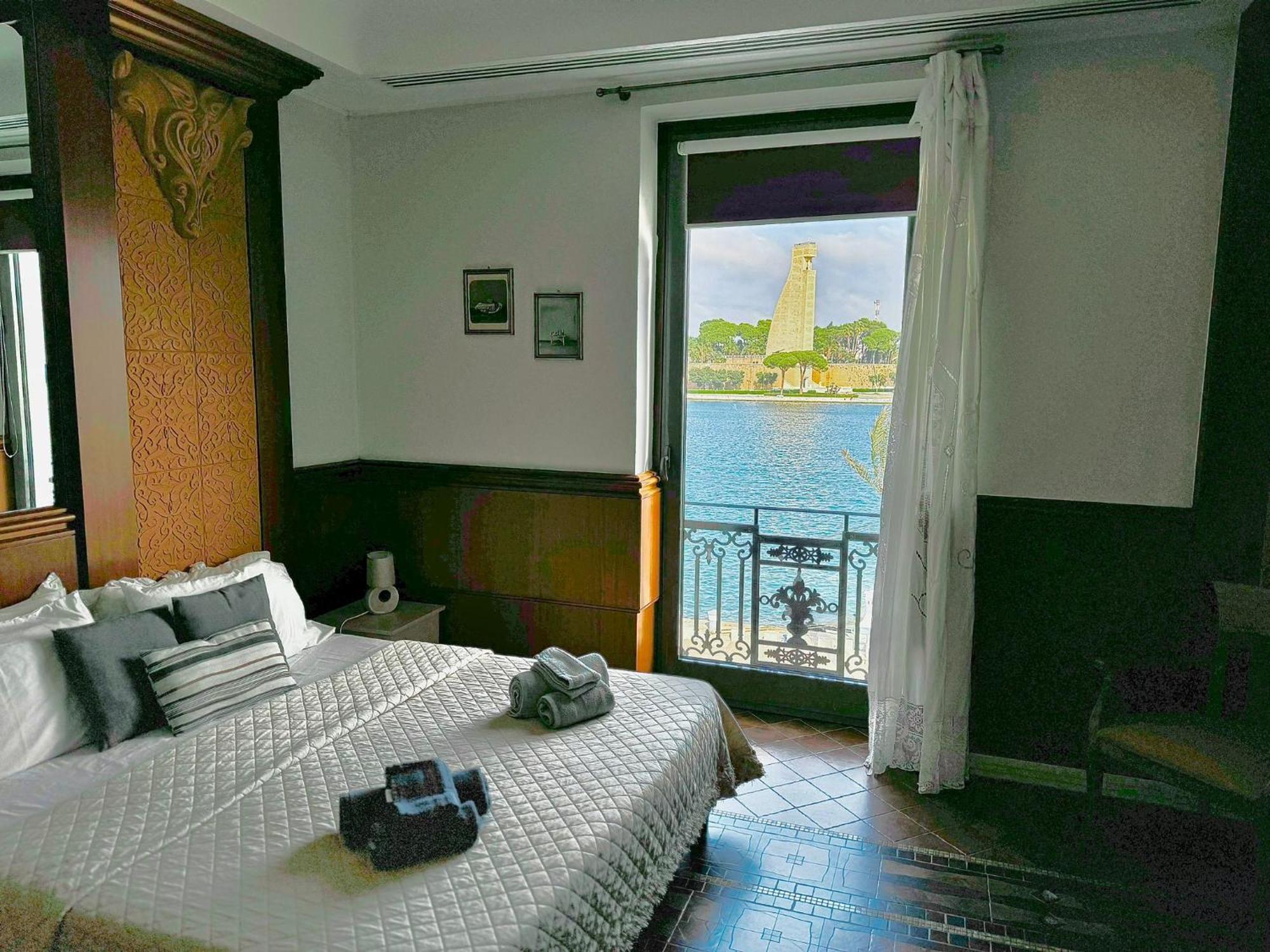 Regina Del Porto Apartment Brindisi Bagian luar foto