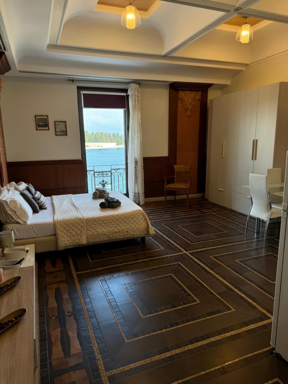 Regina Del Porto Apartment Brindisi Bagian luar foto