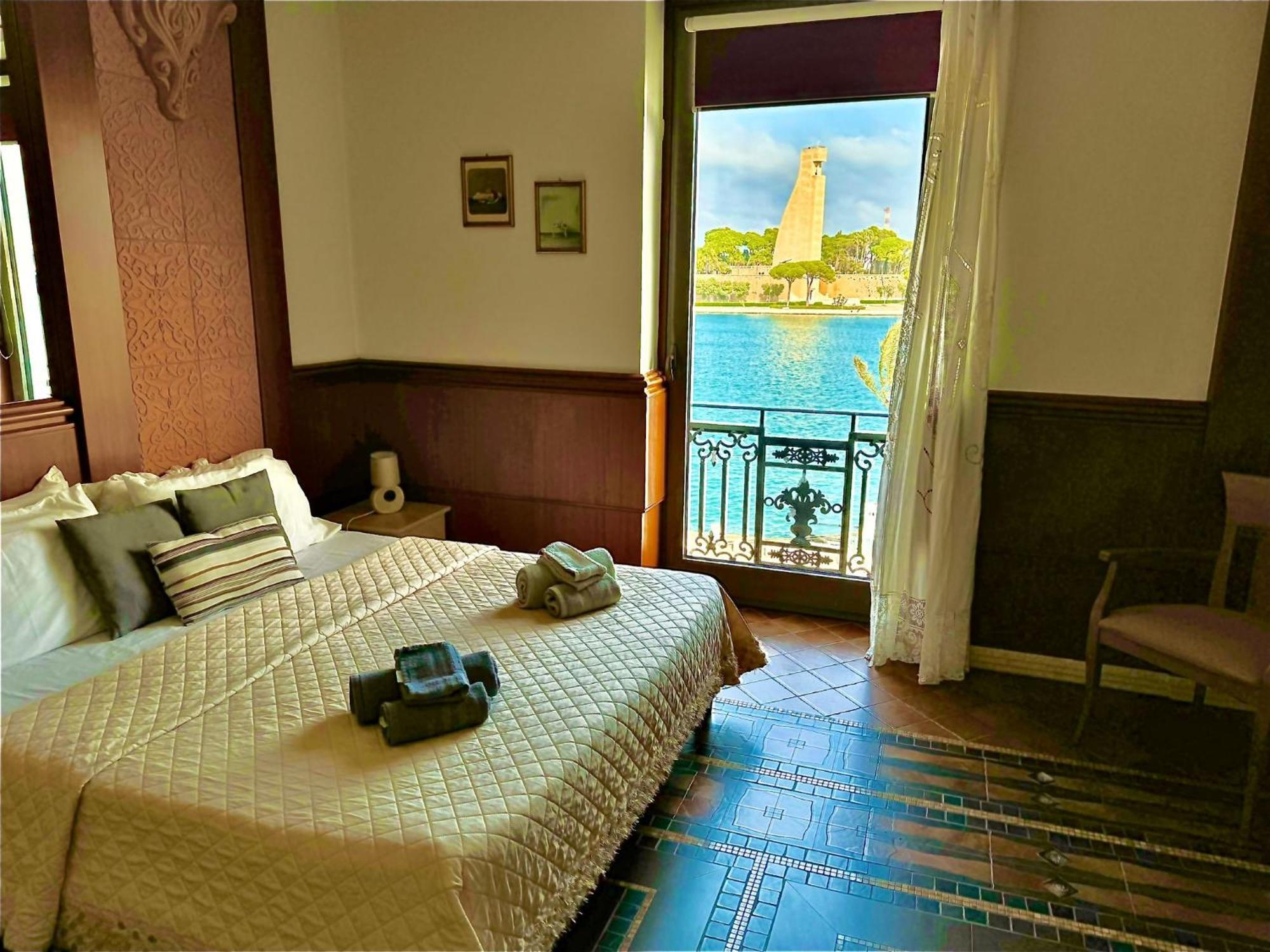 Regina Del Porto Apartment Brindisi Bagian luar foto
