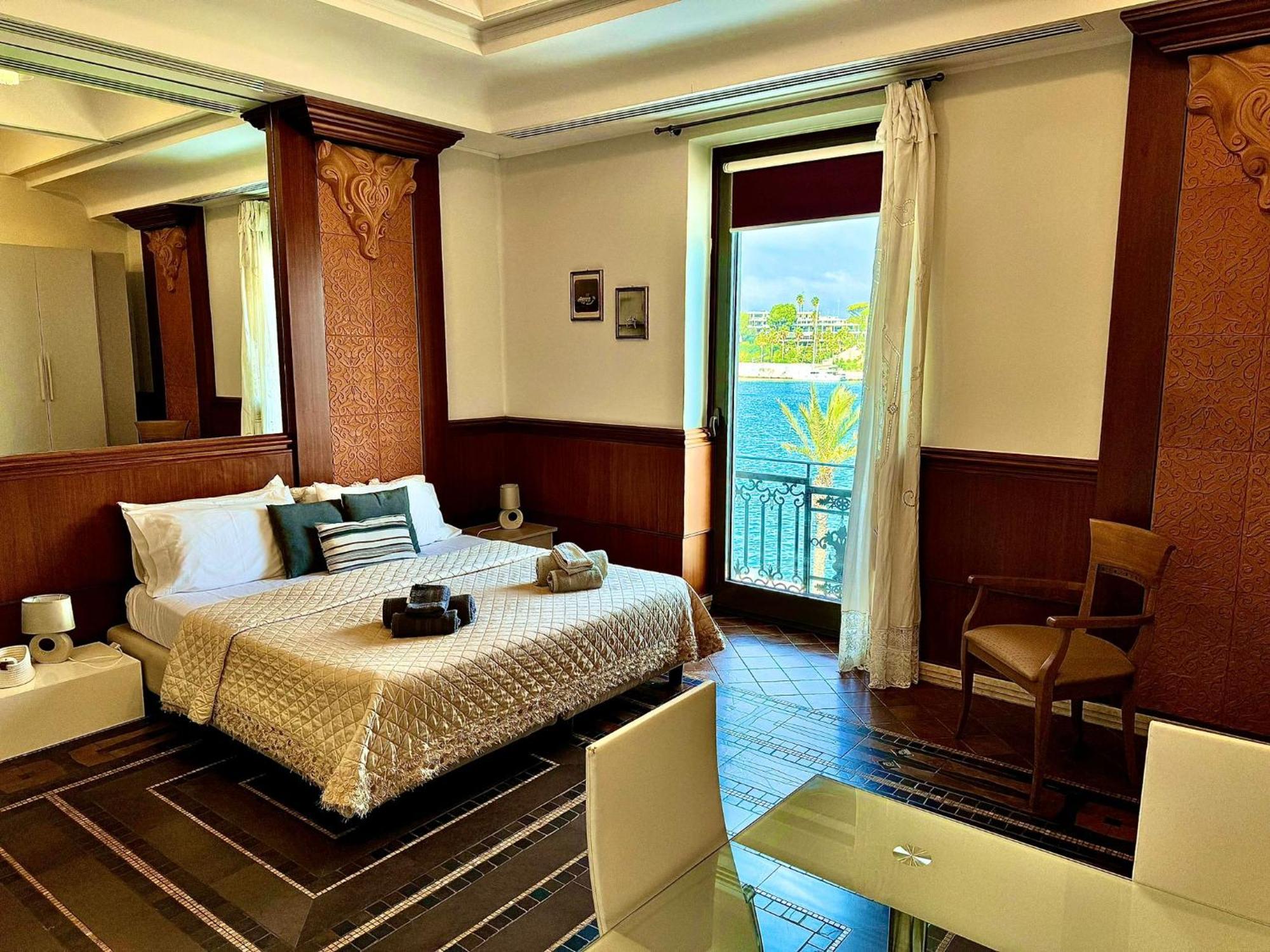 Regina Del Porto Apartment Brindisi Bagian luar foto